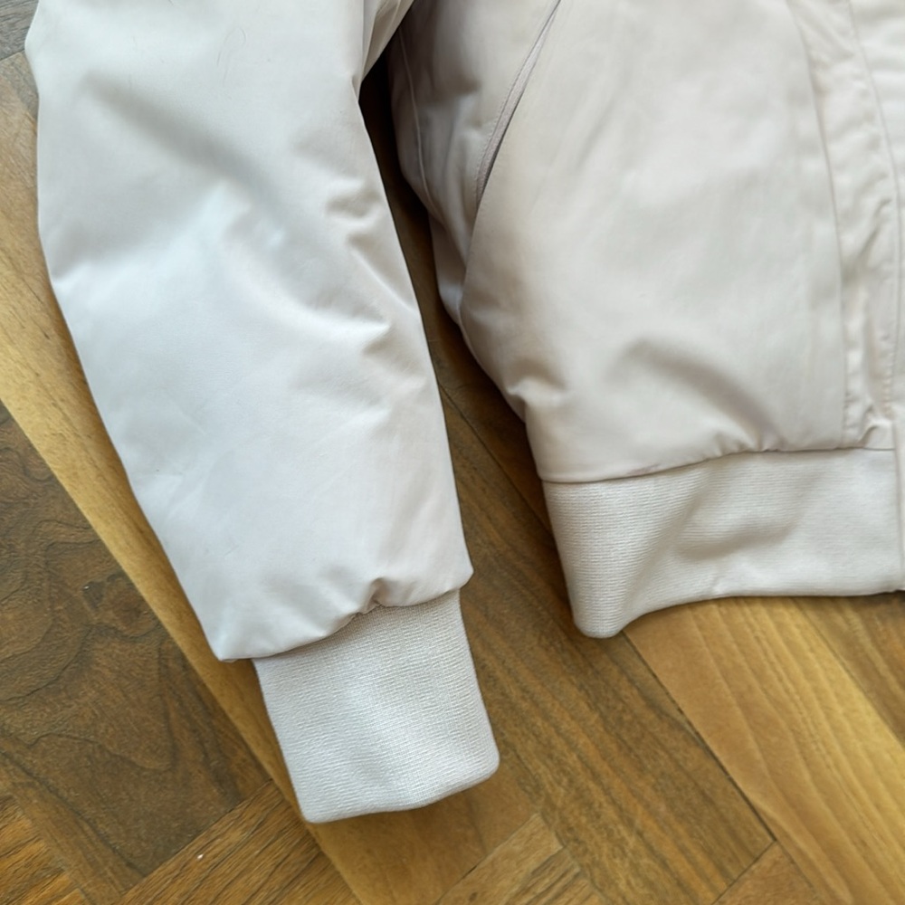 Lululemon Winter jacket. - Picture 7 of 10